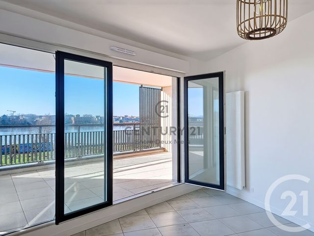 Appartement F3 à louer - 3 pièces - 90.0 m2 - BORDEAUX - 33 - AQUITAINE - Century 21 Entre Deux Mers