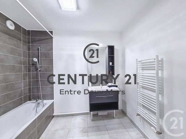 Appartement F3 à louer - 3 pièces - 90.0 m2 - BORDEAUX - 33 - AQUITAINE - Century 21 Entre Deux Mers