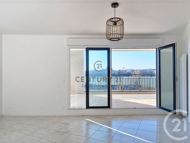 Appartement F3 à louer - 3 pièces - 90.0 m2 - BORDEAUX - 33 - AQUITAINE - Century 21 Entre Deux Mers