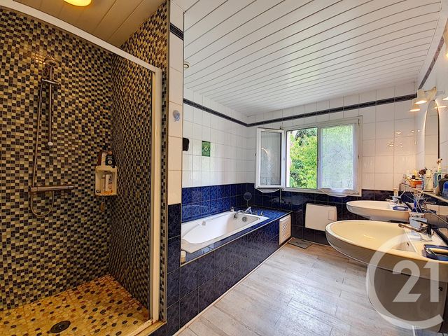 Afficher la photo en grand maison à vendre - 6 pièces - 156.0 m2 - ARTIGUES PRES BORDEAUX - 33 - AQUITAINE - Century 21 Entre Deux Mers